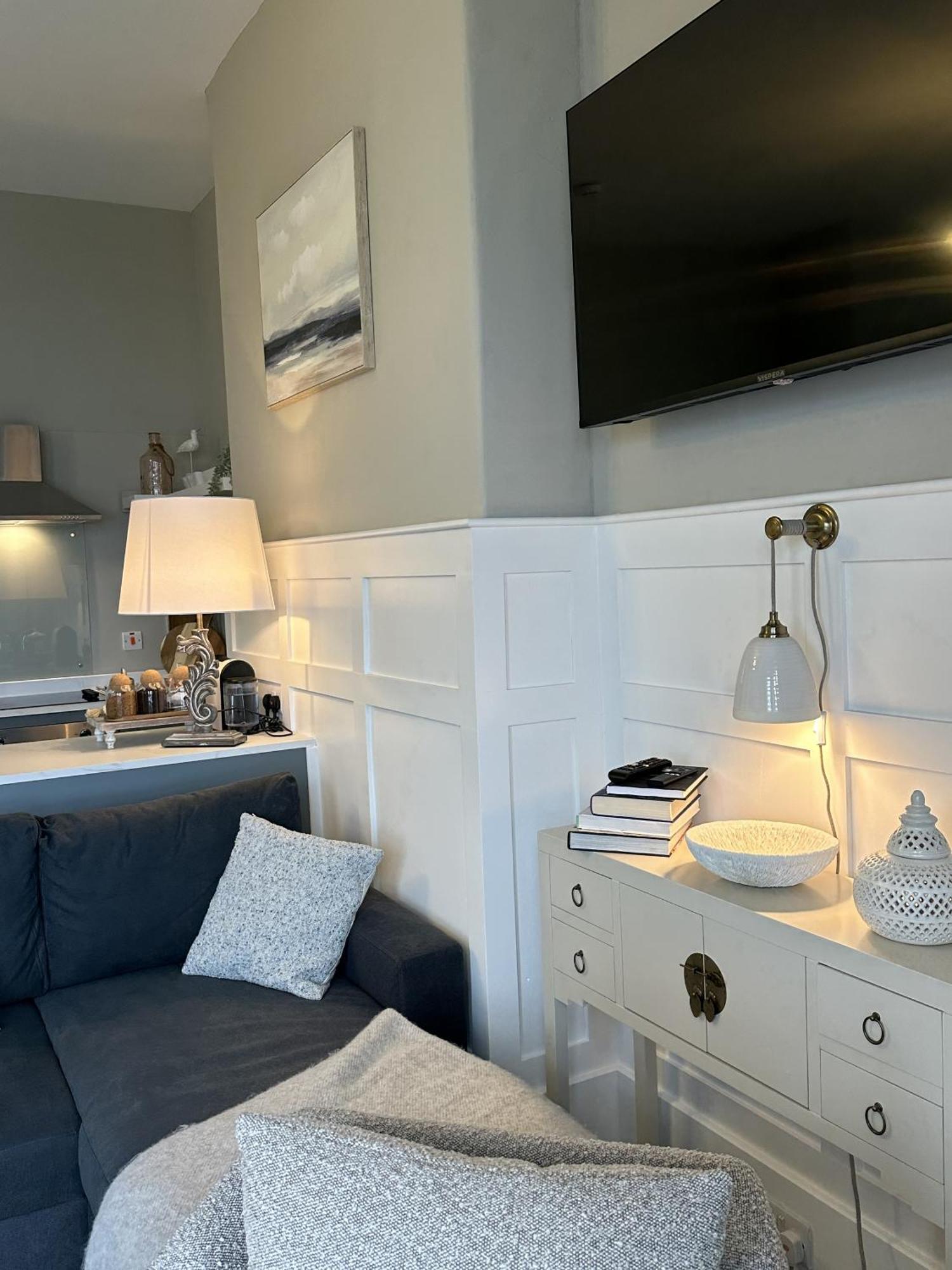 No 6 Lansdowne Apartment *